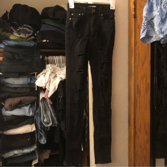 fashion nova distressed black skinny jeans - Picture 2 of 7